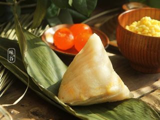 16、粤式海鲜咸肉粽,习惯性的来个特写，色诱一下亲们的味觉。