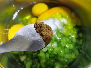 11、苦瓜煎蛋,少许的13香