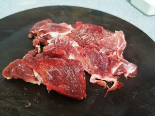3、肉末豇豆,猪肉冷冻一下，先切片