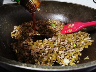 16、肉末豇豆,最后加入蚝油