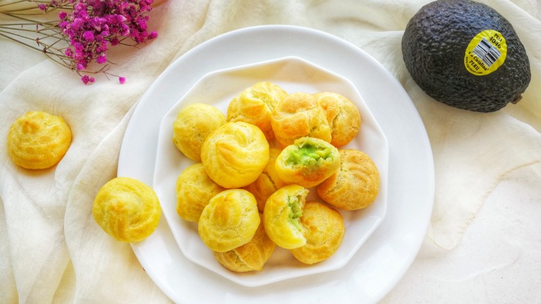 清新甜美的蜂蜜牛油果泡芙