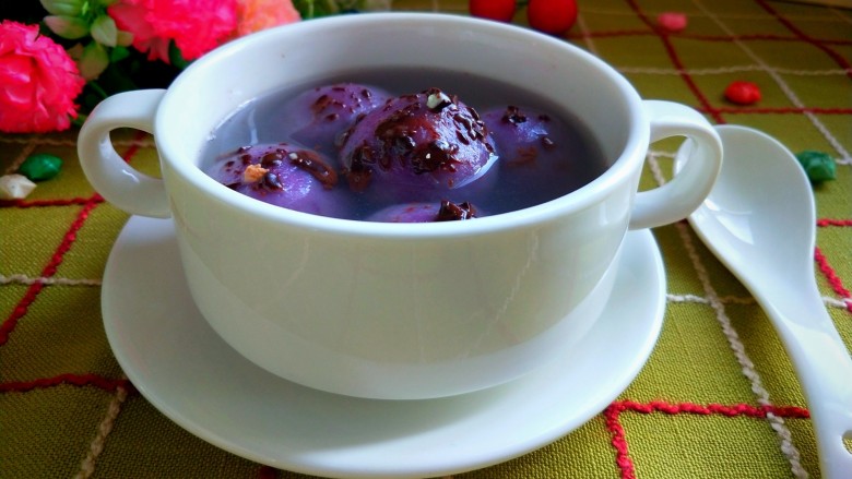 元宵节巧克力紫薯汤圆