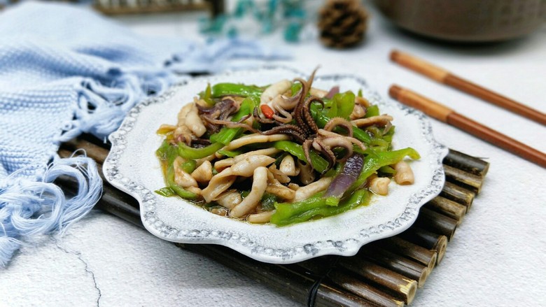 做妈妈的拿手菜爆炒鱿鱼