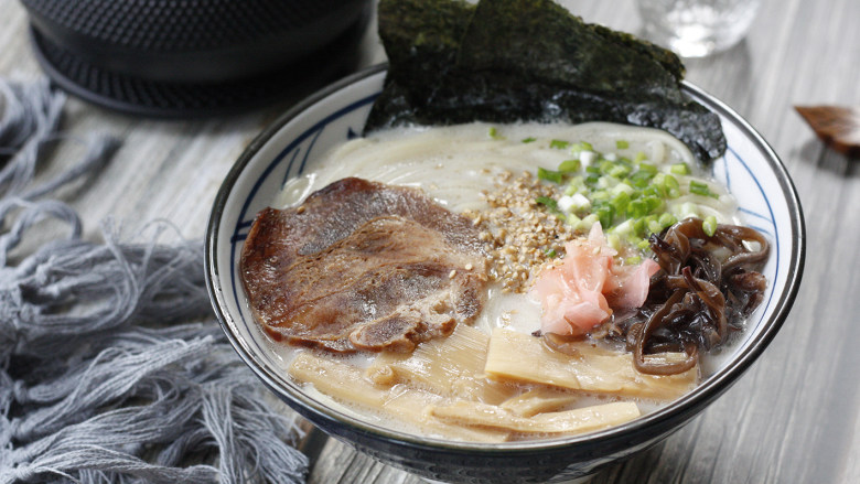 日式豚骨拉面香浓鲜美一碗打尽