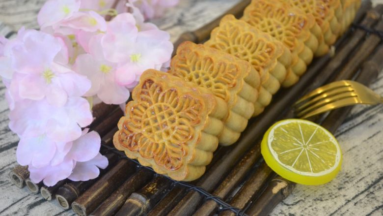 广式蛋黄莲蓉月饼