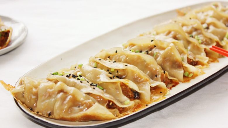 咖喱黑松露菌菇锅贴含皮冻制作方法