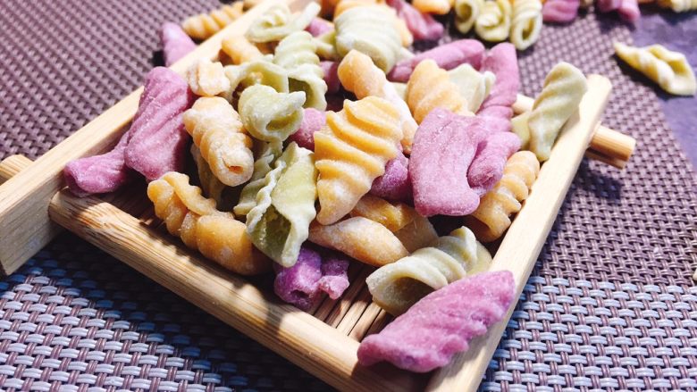 绿色美食手工果蔬螺旋儿童面