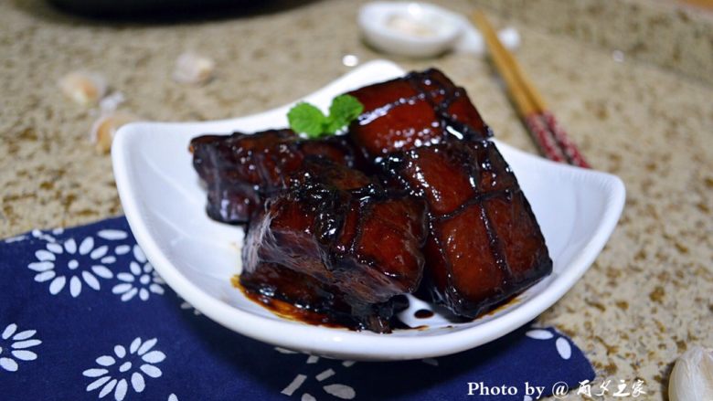 色泽红润肥而不腻的红烧肉