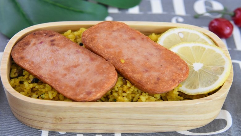 是什么样的炒饭不仅好看还能让人开胃呢——咖喱炒饭