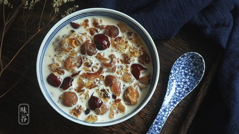 补充胶元蛋白的桃胶牛奶