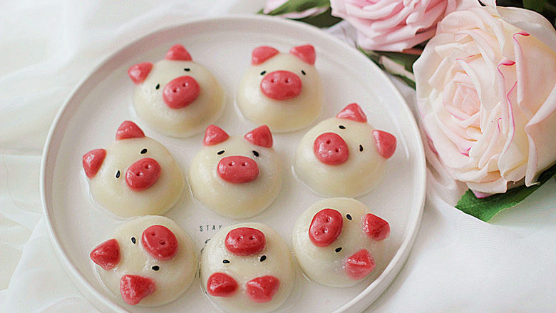 元宵节萌萌哒卡通小猪汤圆