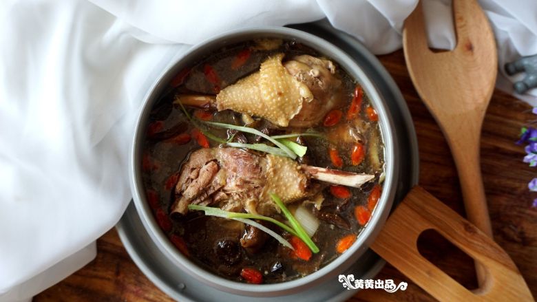 土鸡山蘑菇汤山珍野味、补气补虚、赶走疲劳