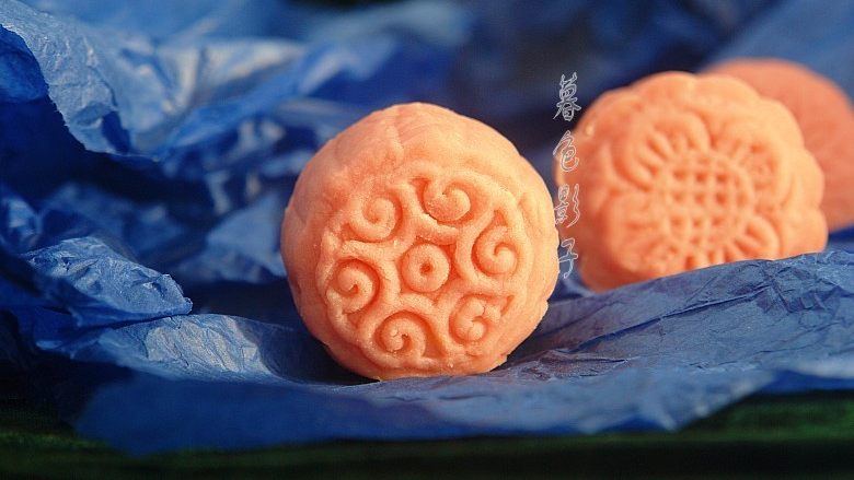 红曲粉冰皮月饼