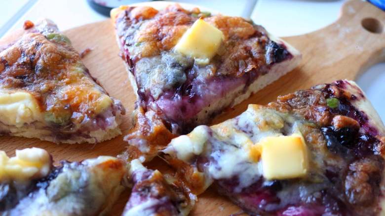 蓝莓酱薄底披萨在家自己做胜过必胜客