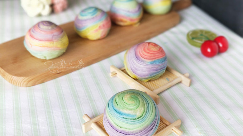 五彩斑斓蛋黄酥给自己一个多彩的秋天