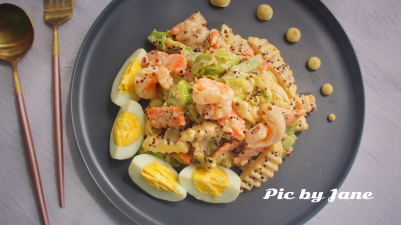 藜麦蔬果虾仁沙拉