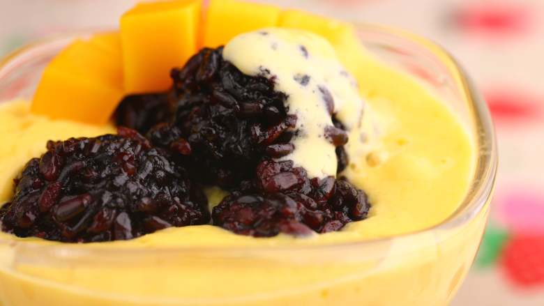 美味甜点芒果黑米甜甜