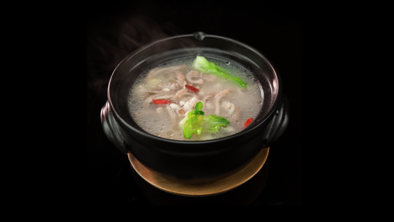 食二星座莲子薏米茨实牛肚汤