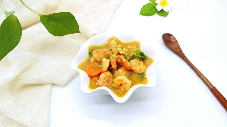 东南亚风味的椰汁咖喱虾