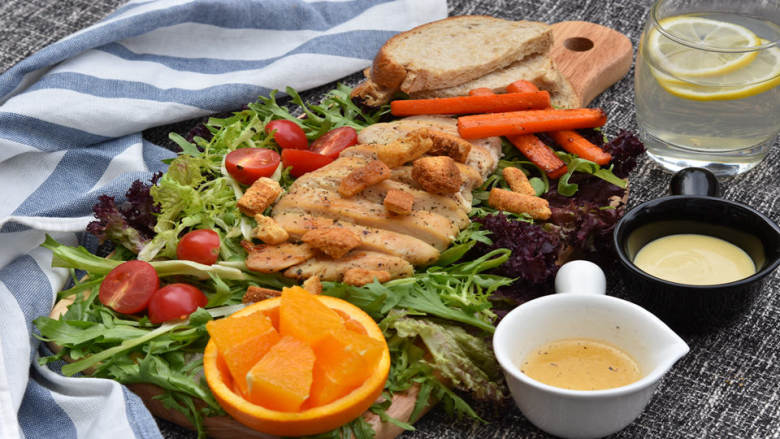 黑胡椒鸡肉沙拉—又到了露肉的季节美味健康的减脂餐了解一下