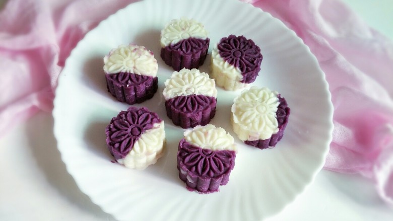 紫薯山药糕皮蛋瘦肉粥