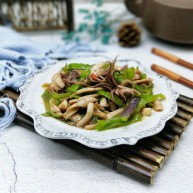 做妈妈的拿手菜爆炒鱿鱼