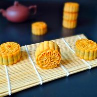 广式月饼—豆沙蛋黄月饼