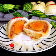 咸蛋黄鲜肉月饼