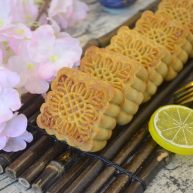 广式蛋黄莲蓉月饼