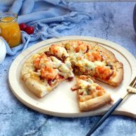 做年货春节聚会宝贝们爱吃的鲜虾黑胡椒牛肉粒培根披萨