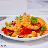 菜花番茄海虾小炒
