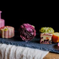 让你一次吃到四种口味的奶黄馅桃山月饼