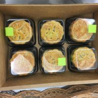 红豆蛋黄陷月饼