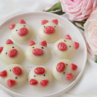 元宵节萌萌哒卡通小猪汤圆