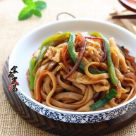 蛋皮蔬菜炒河粉