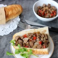 多汁碎牛排三明治