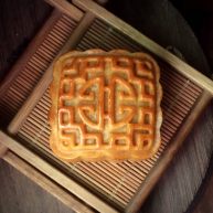 广式莲蓉蛋黄月饼