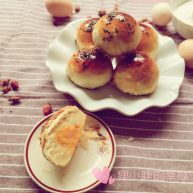 蛋黄莲蓉月饼