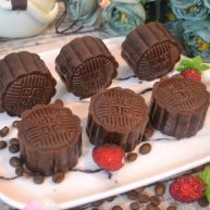 金沙奶黄馅的巧克力月饼