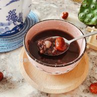 夏日冰饮冰镇黄糖八宝粥