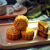 广式蛋黄红豆沙月饼