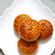 中秋未到月饼先来—蛋黄莲蓉月饼