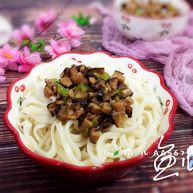 冬至美食打卤面香菇肉末卤
