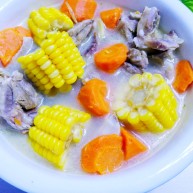 胡萝卜玉米排骨汤