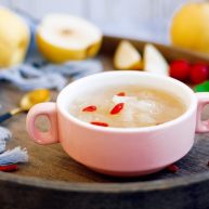 美容养颜润肺止咳冰糖银耳炖雪梨