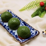 清新碧绿的青叶汁黑芝麻豆沙青团