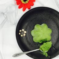 清爽夏日日式抹茶冰淇淋甜点