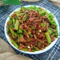 西芹肉沫烧粉丝