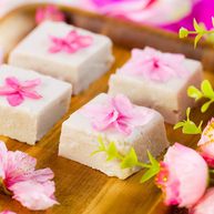 养颜软糯桃花糕