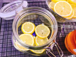 4、蜂蜜柠檬百香果,瓶底一层柠檬片